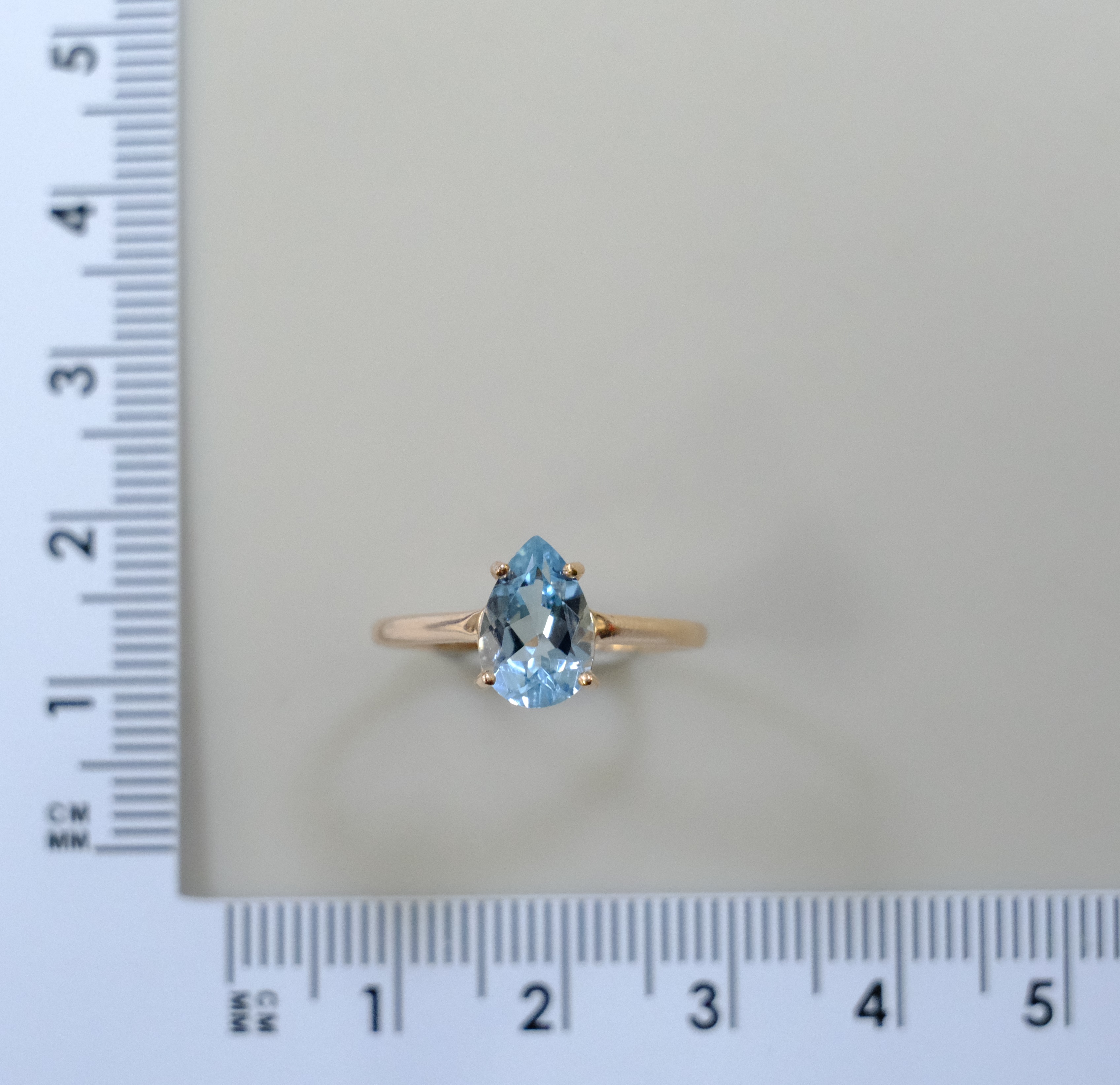Серебряное кольцо с топазом Скай